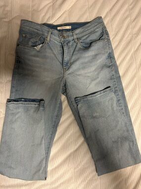 Levis Jeans Womens Size 10 X28 Light Wash Straight Leg